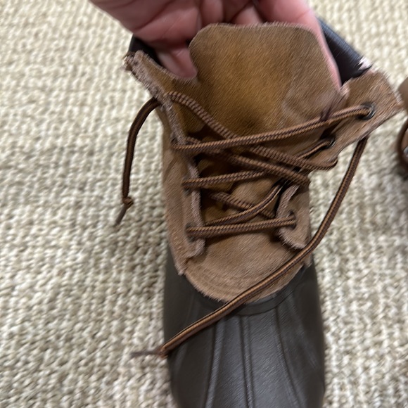 BASS brand BOOTS. YOUTH SIZE 5. Rubber soles. Suede uppers. Original laces. - Picture 5 of 10